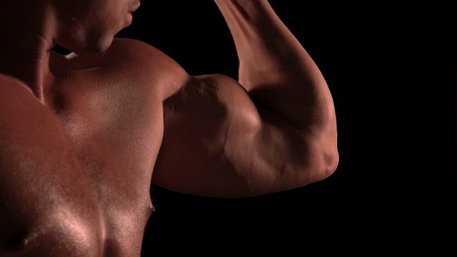 男性健美运动员收缩肌肉视频下载