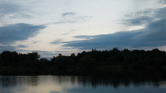 湖上的黄昏视频素材
