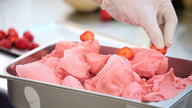 草莓冰淇淋，专业手饰视频素材