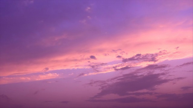 《暮光之城》的紫色天空视频素材