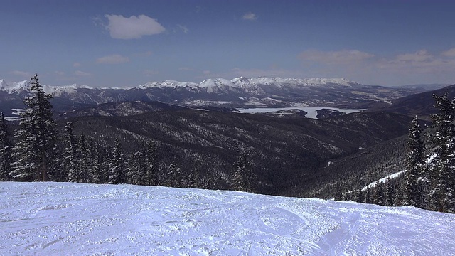 长途滑雪斜坡山景视频素材