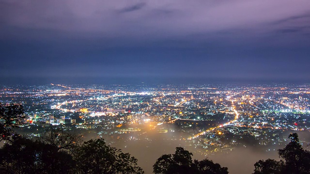 时间流逝夜景和雾浮在清迈，泰国视频素材