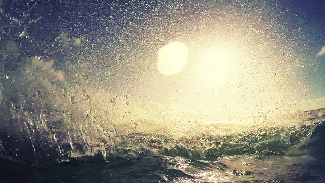 极限风筝冲浪在日落。视频素材