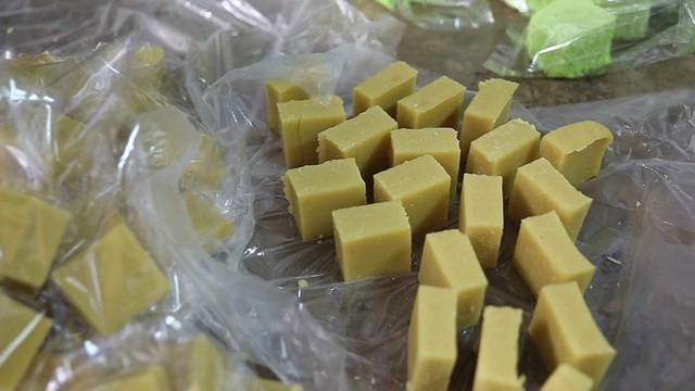 传统的泰国甜品“Kanom黄豌豆”在泰国的名字，滑块视频高清视频下载