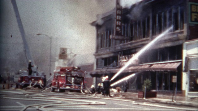 (8毫米胶片)建筑火灾16号珀尔博尔德科罗拉多州1968年视频素材