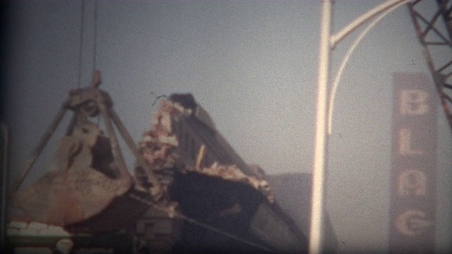 (8毫米影片)建筑拆除Boulder科罗拉多1968视频素材
