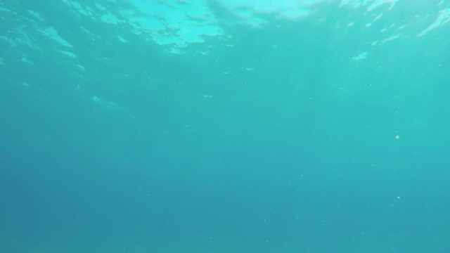 水下海浪与阳光光线III视频素材