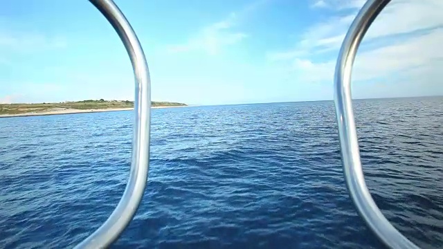克罗地亚亚得里亚海上的帆船侧面视频素材