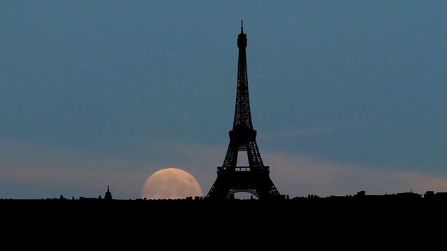 法国埃菲尔铁塔月出视频素材