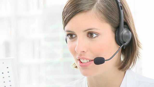Smiling businesswoman with headset on视频素材
