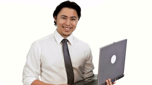 年轻的商人拿着一台白色背景的笔记本电脑视频素材