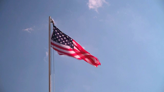 在风中飘扬的美国国旗视频素材