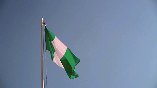 尼日利亚国旗在风中飘扬视频素材