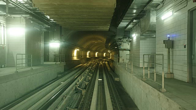 迪拜地铁Zoom隧道视频素材