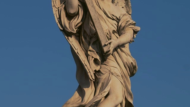 意大利罗马圣安杰洛桥上的天使雕像，视频素材