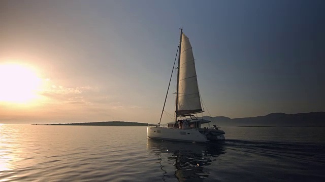 帆船上的日落视频素材