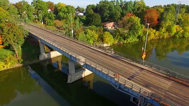 风景飞渡两座桥，新和旧视频素材