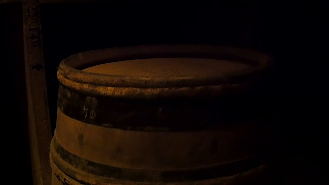 葡萄酒发酵用的酒桶视频下载