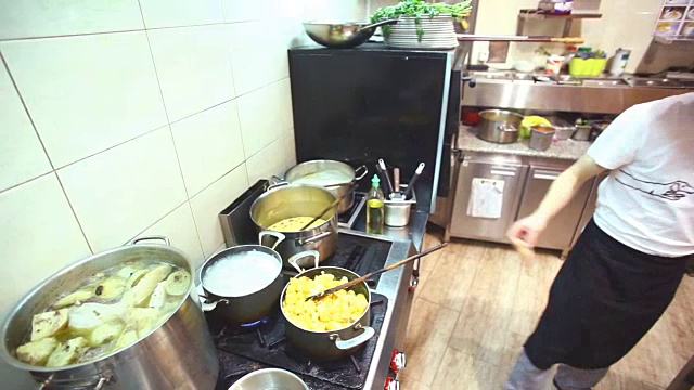 餐厅的厨房视频素材