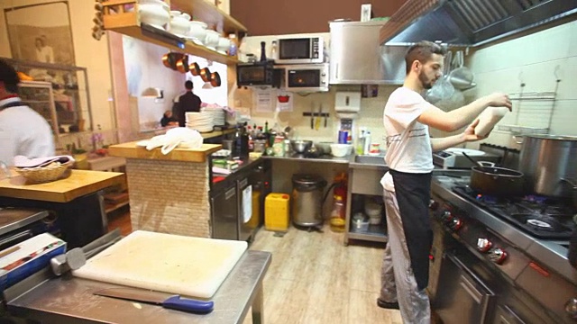 餐厅的厨房视频素材