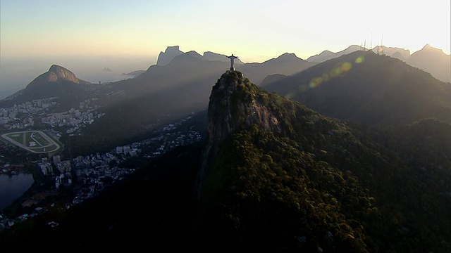 日落时分，巴西的里约热内卢上空视频素材