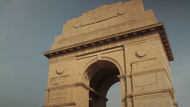 延时拍摄仰望印度门(全印战争纪念馆)，Rajpath，新德里视频下载