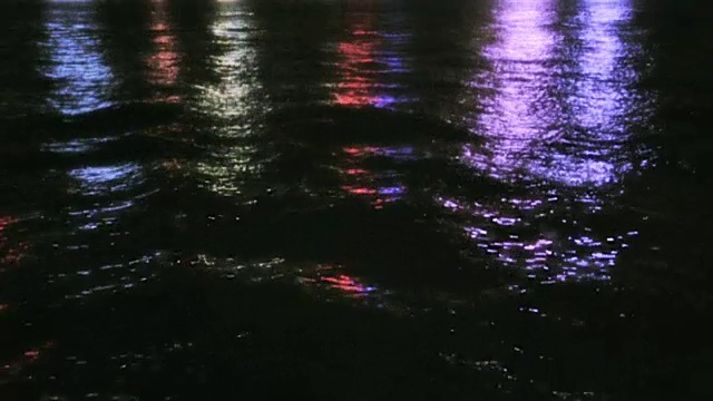 彩色灯光映在水面上的底片——香港视频下载
