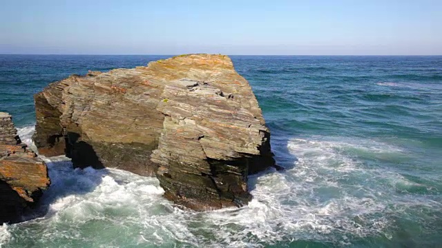 西班牙里巴迪奥的悬崖和大海视频素材