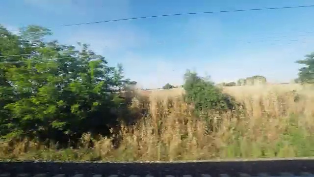 从火车上看到的美丽的乡村景色视频素材