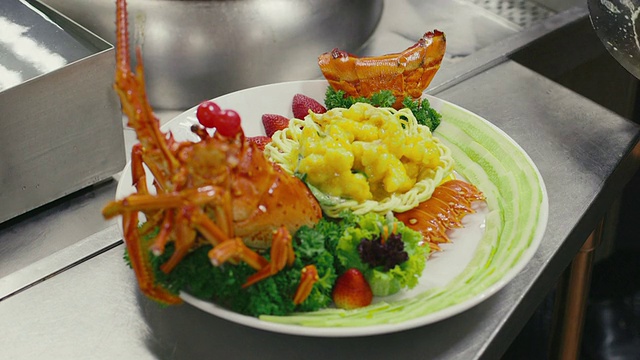 龙虾，海鲜，食品准备，由专业厨师烹饪，厨师视频下载