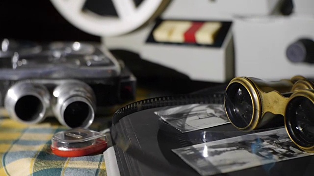 复古电影放映机-历史照片视频素材