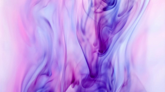 彩墨云在水中生长视频素材