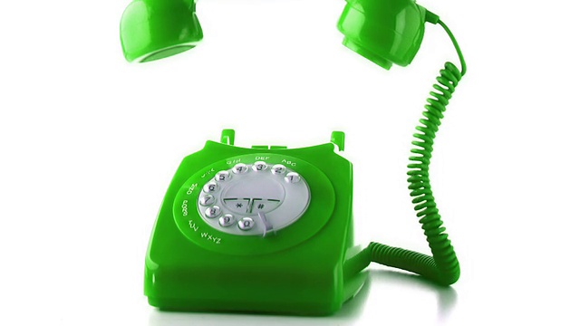 话筒落在绿色拨号电话上视频下载