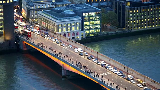 伦敦城的夜景。伦敦桥视频素材