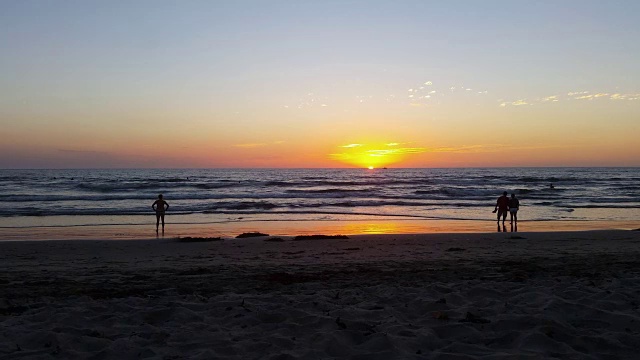 两段海滩上日落的视频视频素材