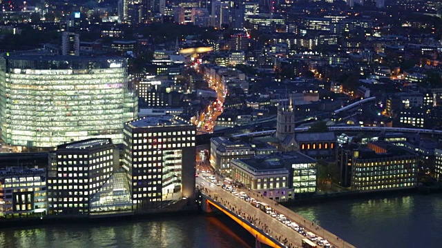 伦敦城的夜景。伦敦桥视频素材