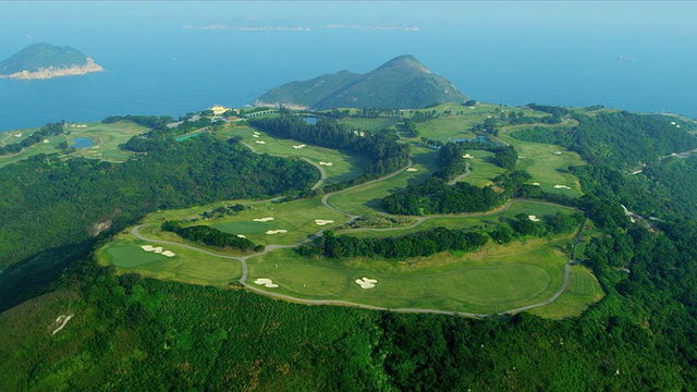 鸟瞰图香港海岸度假高尔夫球场视频素材