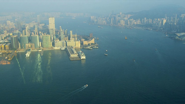 鸟瞰图维多利亚港，香港视频素材