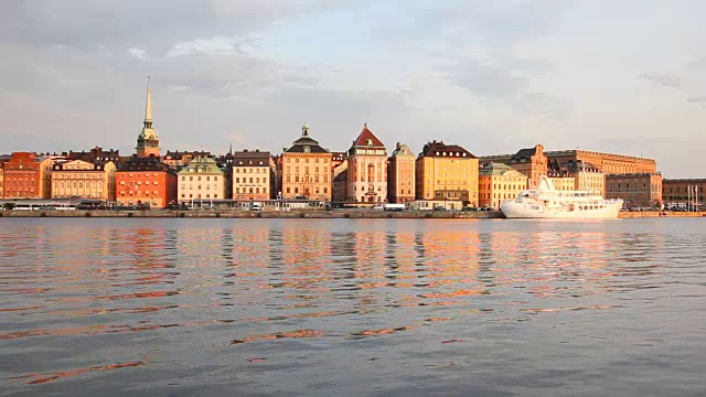 清晨的斯德哥尔摩城，老城;瑞典视频下载