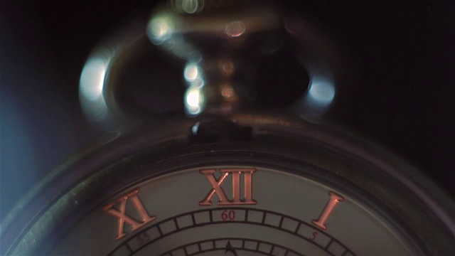 古老的金色钟表机械视频素材