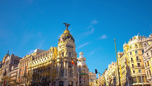 马德里著名的阳光景观，在首都建筑城市航拍4k时间流逝西班牙视频下载