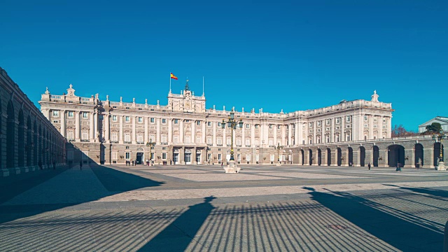 马德里日光著名的旅游皇宫全景4k时间流逝西班牙视频下载