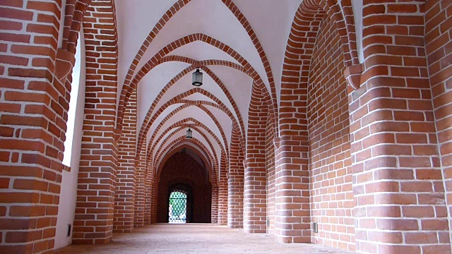 砖修道院走廊视频下载
