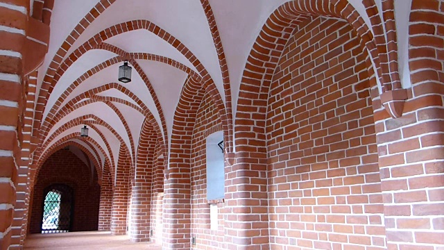 砖修道院走廊视频下载