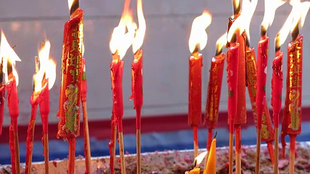 蜡烛在寺庙视频下载