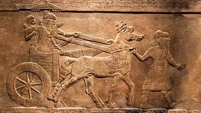 国王打猎。来自亚述尼尼微的亚述巴尼帕尔宫殿的浮雕视频下载
