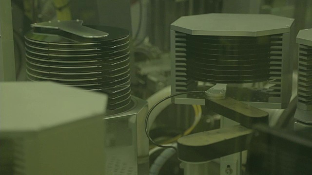 半导体制造工厂的硅片生产视频素材