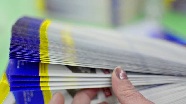 胶印机印刷杂志的质量控制过程，不离不差视频下载