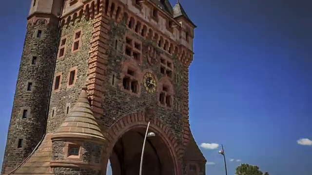德国沃姆斯美丽的“Nibelungenbrücke”的时间流逝视频素材