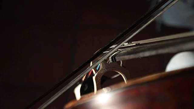 演奏大提琴视频下载